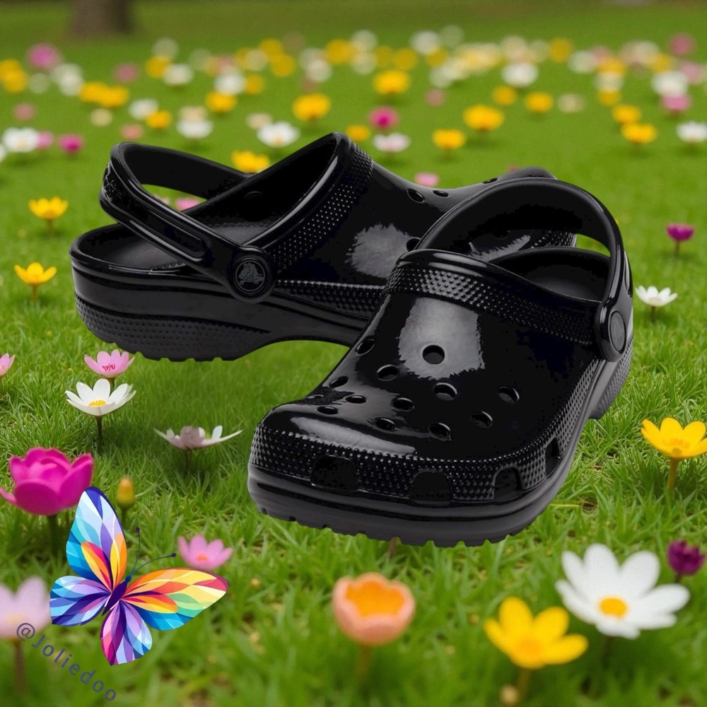 CROCS 💖 Shiny Black Shoes Women 6 / BigKids 4